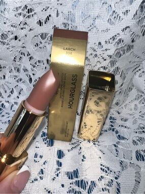 Hourglass Unlocked Satin Cream Lipstick Larch New